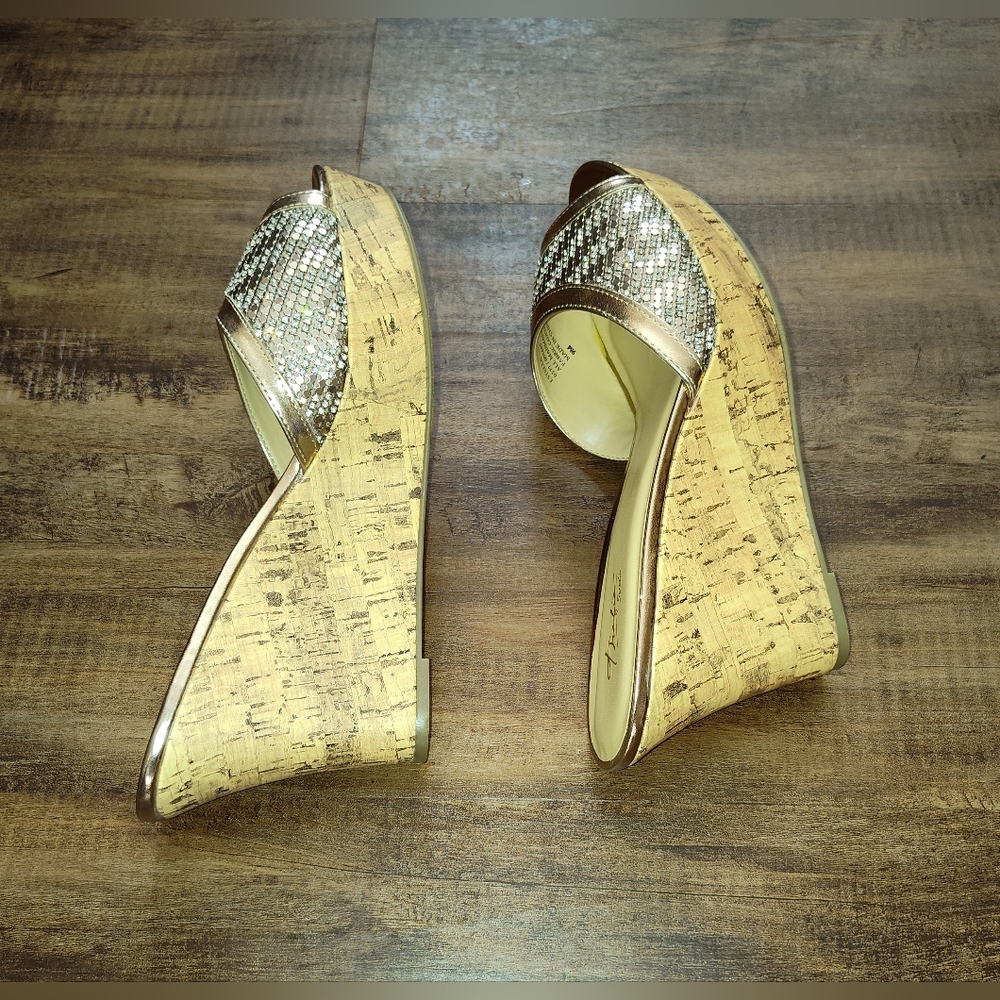 Thalia Sodi Rose Gold Slip-On Wedge Sandal, Sz. 9. I do accept reasonable offers - Picture 5 of 5